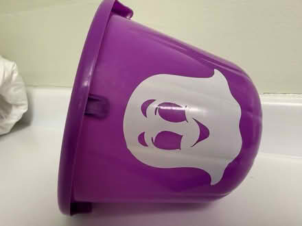 Photo of free Halloween trick-or-treat bucket (1075 Valencia Avenue) #4