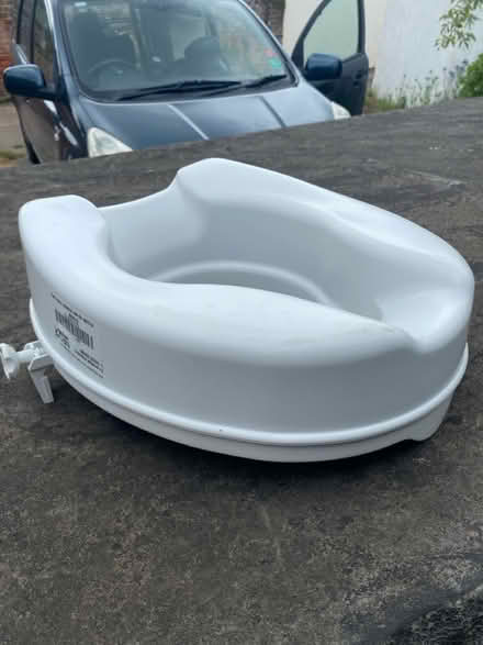 Photo of free Toilet seat (ME139 bh) #1