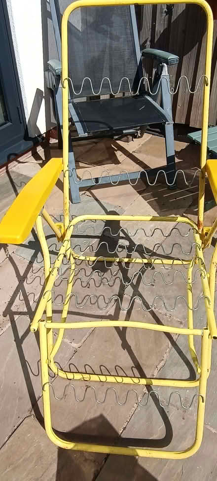 Photo of free Old style sun lounger and chair with cushion (Chapelfields CV5) #4