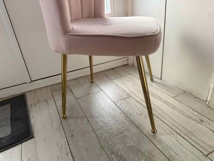 Photo of free Pink chairs for camarim dresser (Ha98sg) #1