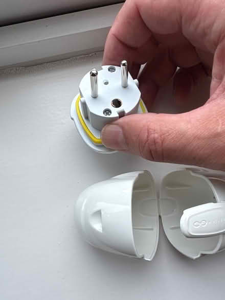 Photo of free UK plus to round 2 pin connector (Worcester WR5) #2