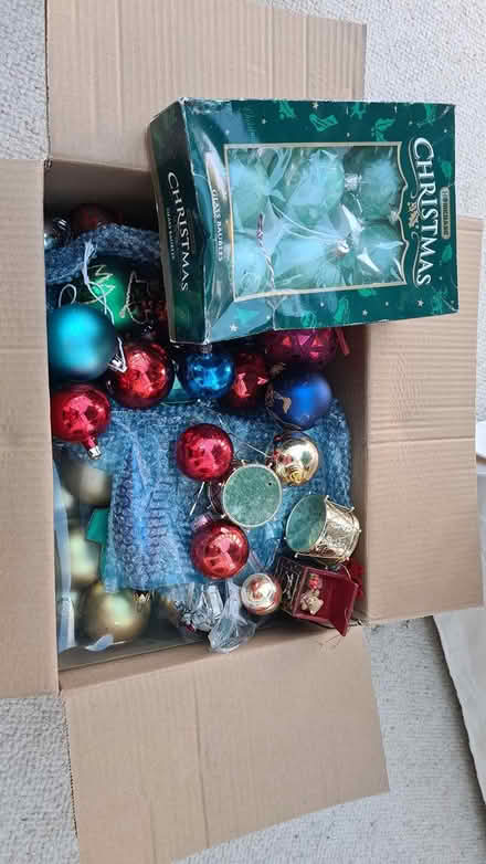 Photo of free assorted christmas tree decorations (Letchworth town centre) #1