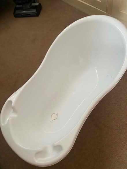 Photo of free Two baby baths (Bedford Avenue Barnet EN5) #3