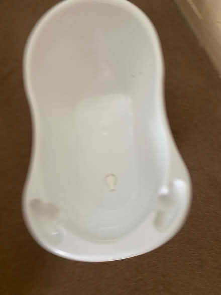 Photo of free Two baby baths (Bedford Avenue Barnet EN5) #1