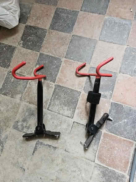 Photo of free Wall-mounted bike bracket (Crouch End N8) #2