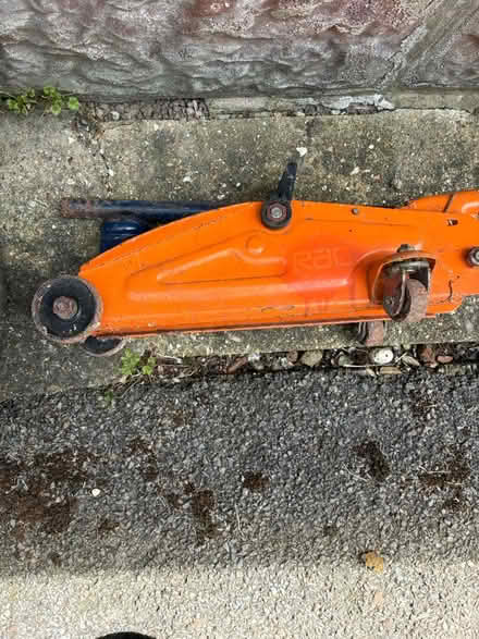 Photo of free 1.5tonne car jack (PO21 Aldwick) #1