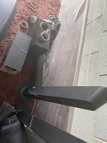 Photo of free Speakers and 2 subwoofers (TR4 9RR) #1