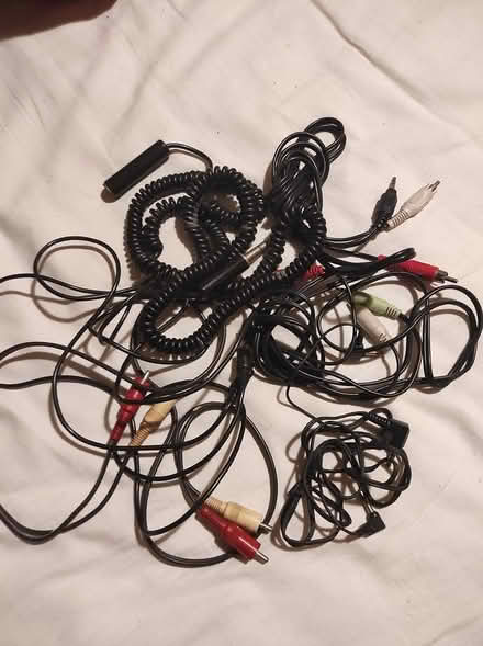 Photo of free Various audio cables (Bermondsey Square SE1) #1