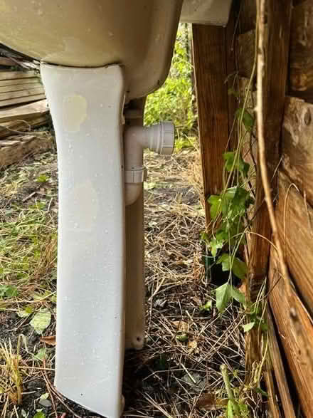 Photo of free Pedestal Handbasin (Presteigne LD8) #1