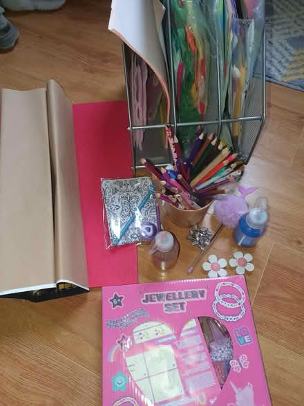 Photo of free Arts crafts bits pencils bracelet (Luton) #1