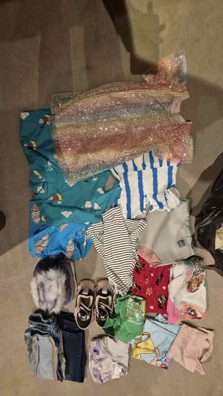 Photo of free Kiddies Toys and Clothes (Kew Bridge Road) #1