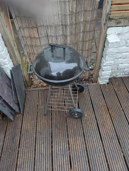Photo of free BBQ. Seemingly would work (Dorking. RH43) #1