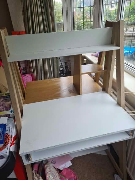 Photo of free White desk (Hook roundabout KT9) #1