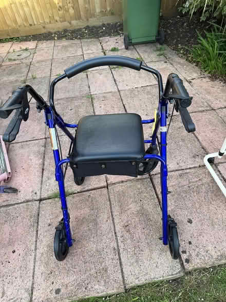 Photo of free 4 wheel walker (Near Dunstable LU6) #1