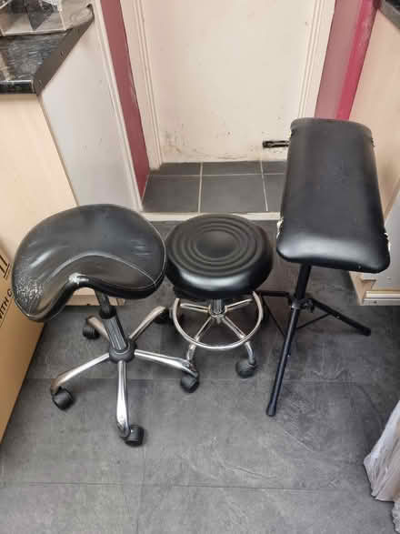 Photo of free Tattoo chair and stools (Ip270du) #1