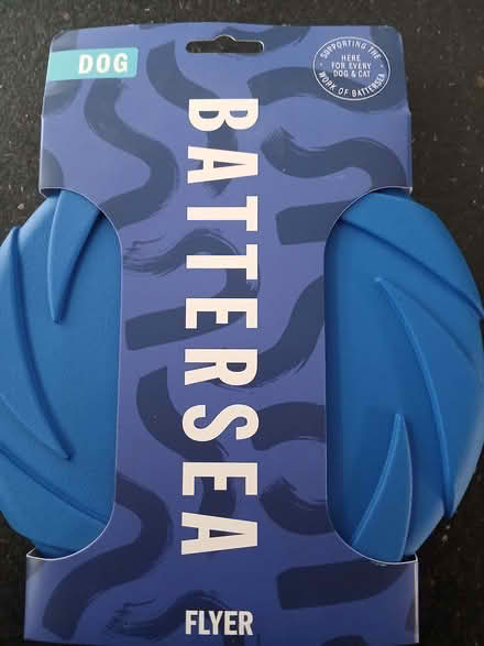 Photo of free New Dog Toy Frisbee Flyer (Arlesey SG15) #1