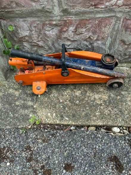 Photo of free 1.5tonne car jack (PO21 Aldwick) #3
