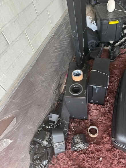 Photo of free Speakers and 2 subwoofers (TR4 9RR) #2