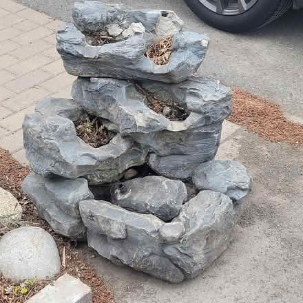 Photo of free garden fountain (131 Wesley Avenue) #1