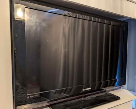 Photo of free Samsung 32" TV (Ruislip UB10) #1