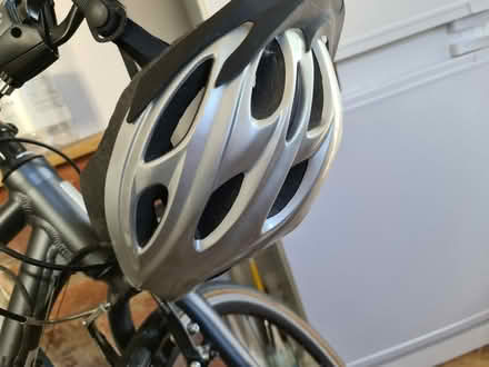 Photo of free Ladies hybrid bicycle (Southwick BN42) #3
