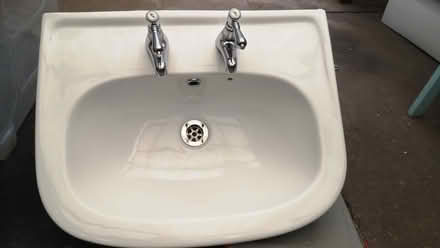 Photo of free White washbasin etc (DN21, Gainsborough) #1