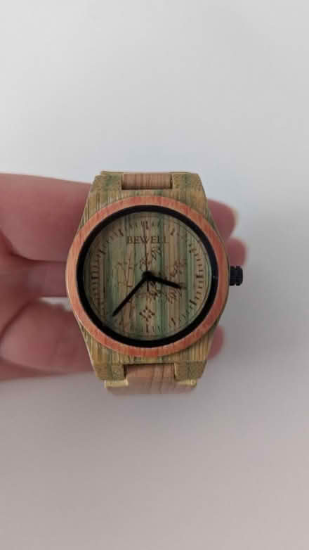 Photo of free Bamboo watch (CR0) #1
