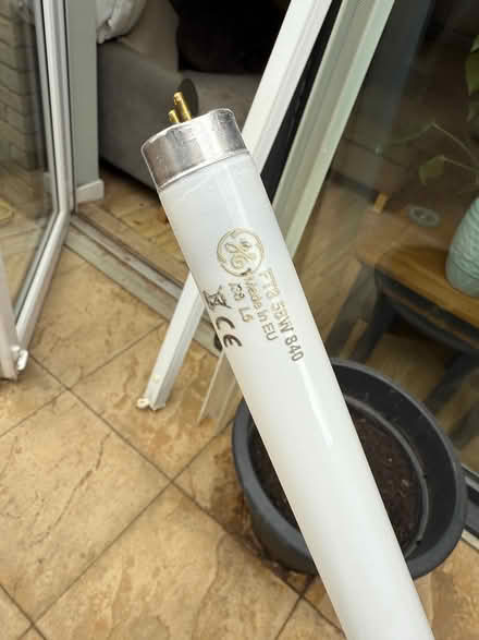 Photo of free Fluorescent tube light (working) (Carshalton) #1