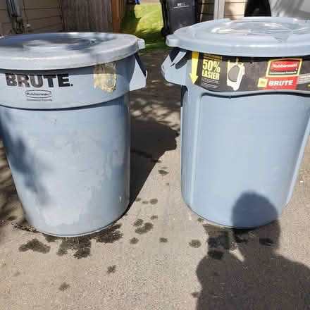 Photo of free Rubbermaid Brute 32 gal garbage can (Silverlake area, Everett) #1