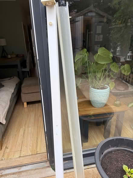 Photo of free Fluorescent tube light (working) (Carshalton) #4