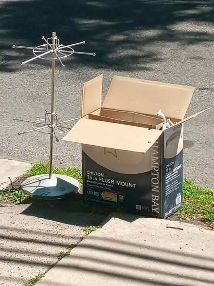 Photo of free Item Display & Fan Parts (Yeadon) #2