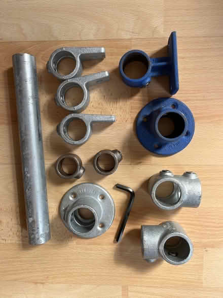 Photo of free Various scaffold connectors (Chorlton M21) #1