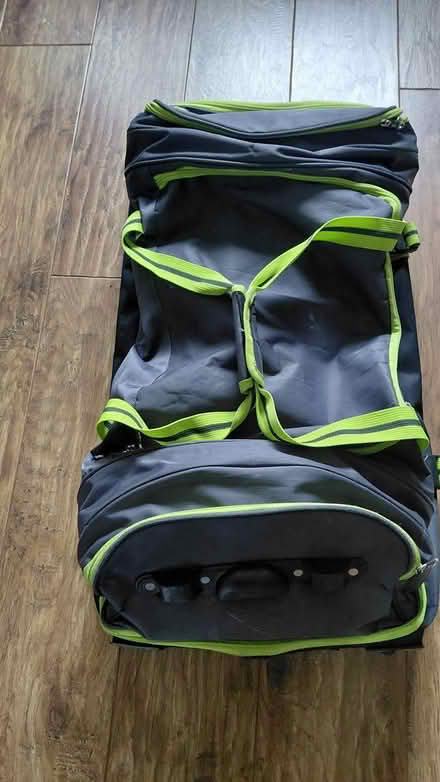 Photo of free Holdall (Sheffield S12) #4