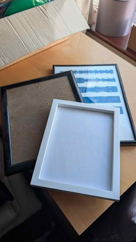 Photo of free 3 photo frames (Caldecott OX14) #1