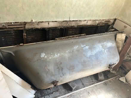Photo of free Metal bath and scrap (Sw11 5nx) #3