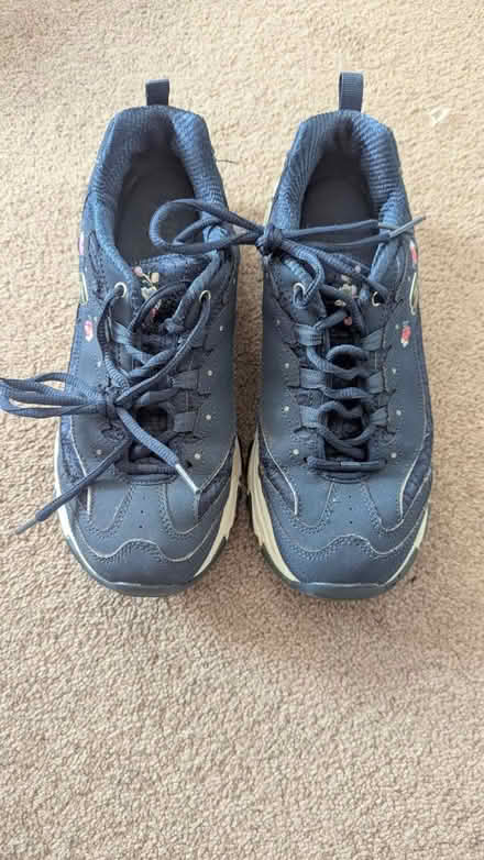Photo of free Skechers (CR0) #1