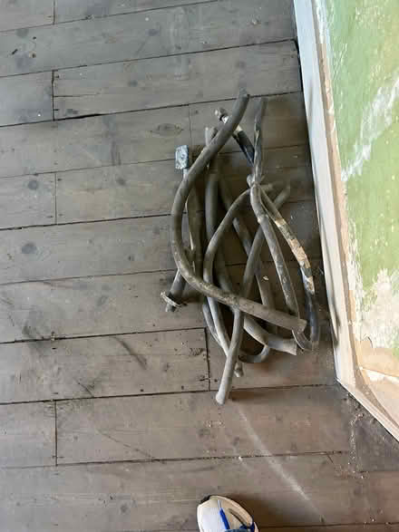 Photo of free Metal bath and scrap (Sw11 5nx) #1