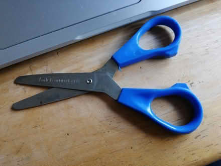 Photo of free Left Handed Scissors (Cam GL11) #1