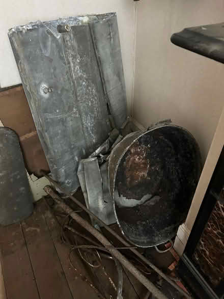Photo of free Metal bath and scrap (Sw11 5nx) #2