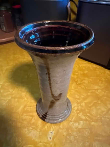 Photo of free Ceramic vase (Croton-on-Hudson) #1