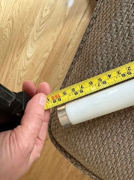 Photo of free Fluorescent tube light (working) (Carshalton) #2