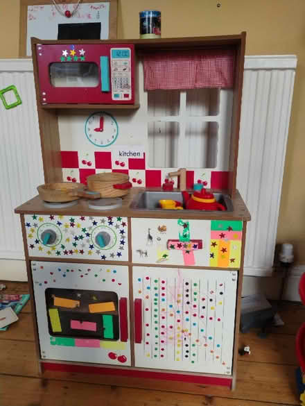 Photo of free Kids play kitchen (Dumbarton road La13bx) #1