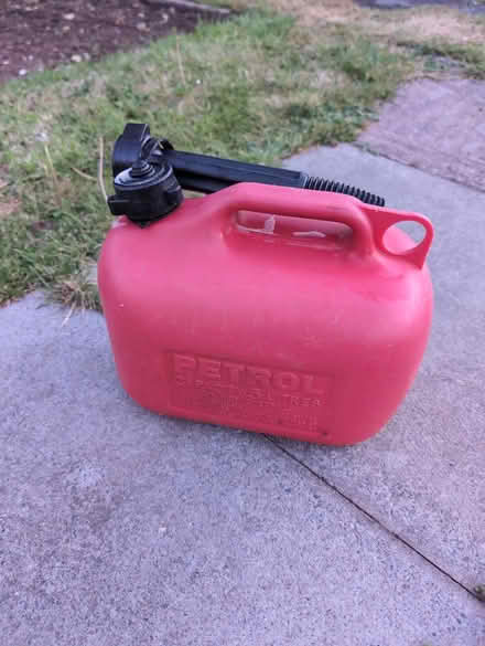Photo of free Petrol can (Calcot Rg31 7AT) #1