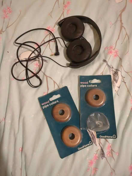 Photo of free Pipe collars and ear phone (Tooting) #1