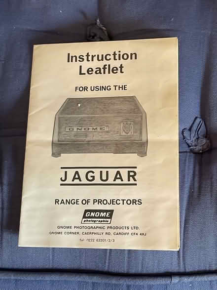 Photo of free slide projector and screen (Stratford-upon-Avon CV37) #2