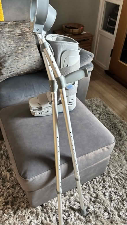 Photo of free Crutches and a walking boot (Tintwistle SK13) #3