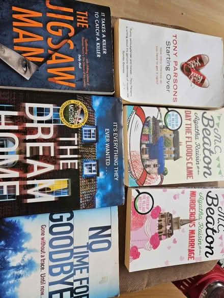Photo of free Bags of fiction books (Aylesbury HP20) #3