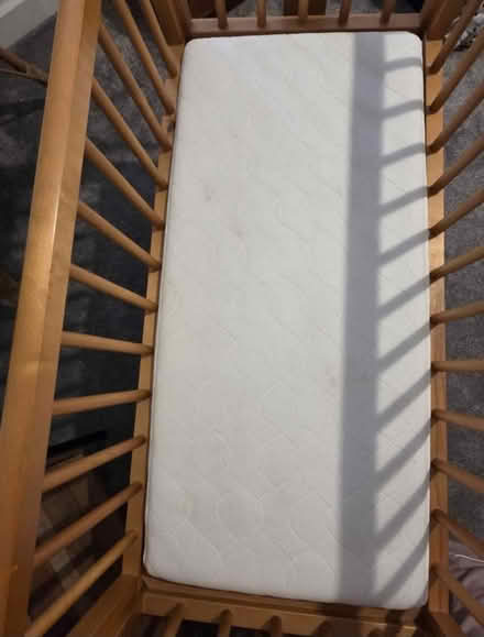 Photo of free Rocking crib/cot (En76fa) #3