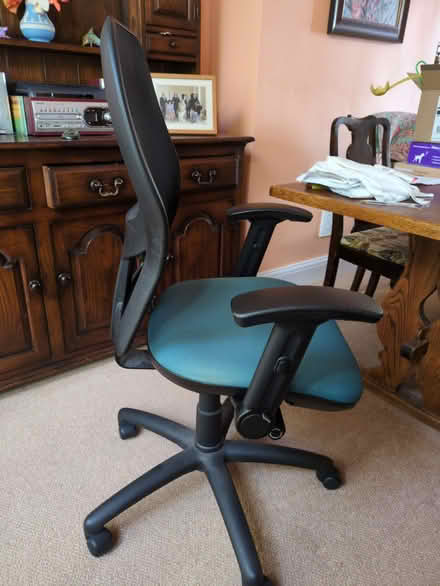 Photo of free Good quality office chair (Botley OX2) #2