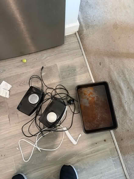 Photo of free Pc speakers and oven trey (Whitehouse MK8) #1